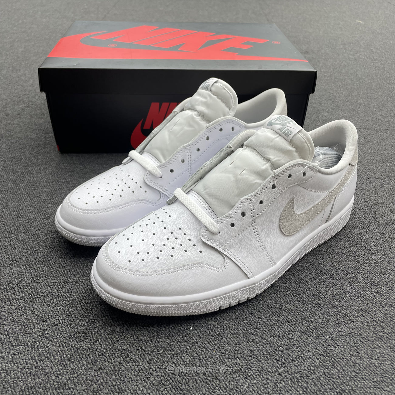 Air Jordan 1 Low OG Neutral Grey CZ0790-100