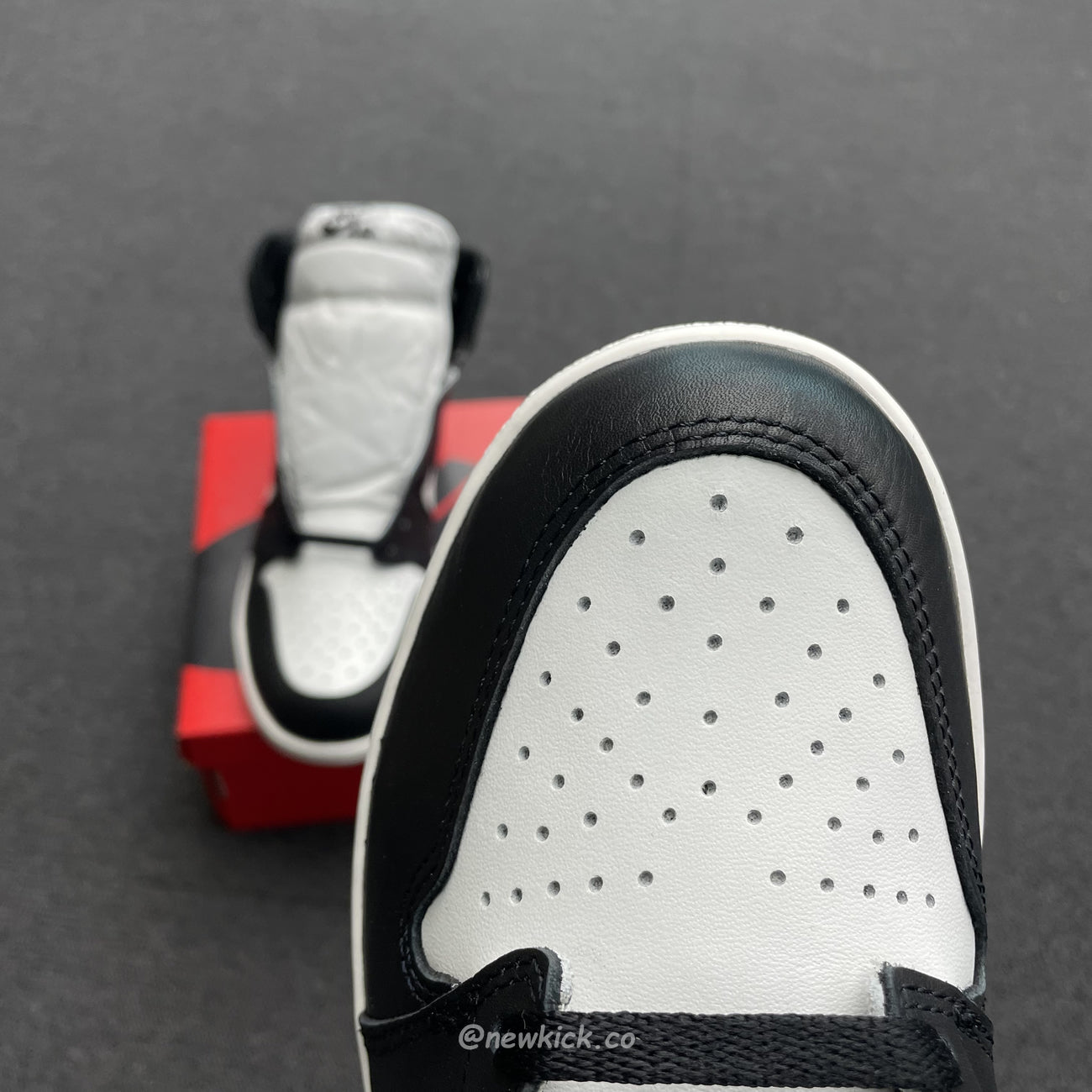 Air Jordan 1 Retro High 85 Black White 2023 BQ4422-001