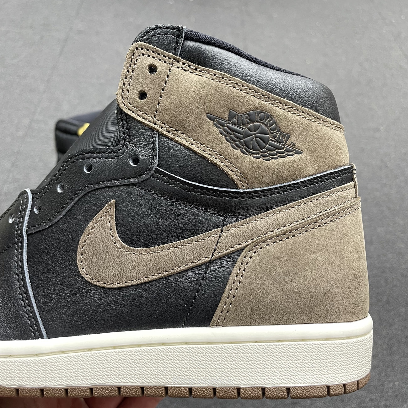 Air Jordan 1 Retro High OG Palomino DZ5485-020