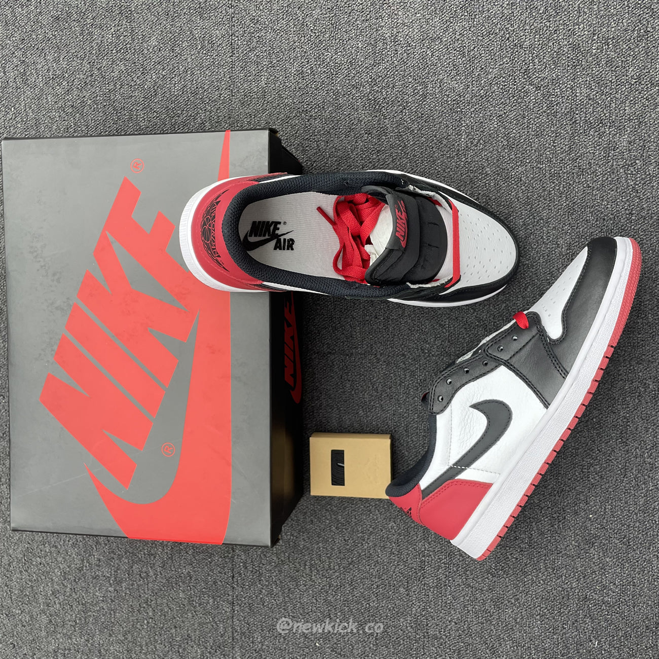 Air Jordan 1 Retro Low OG Black Toe CZ0790-106