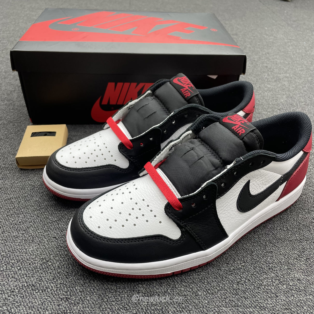 Air Jordan 1 Retro Low OG Black Toe CZ0790-106