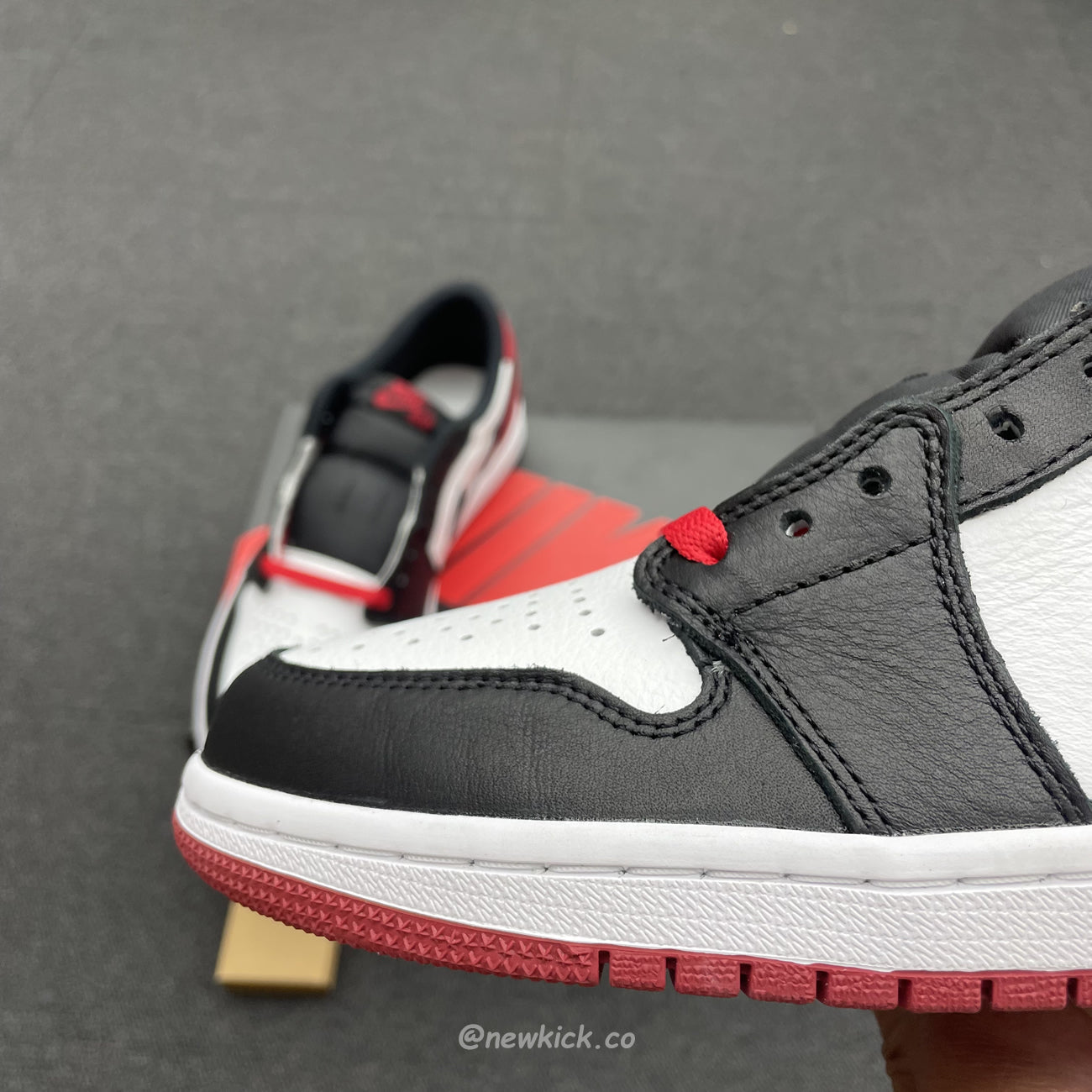 Air Jordan 1 Retro Low OG Black Toe CZ0790-106
