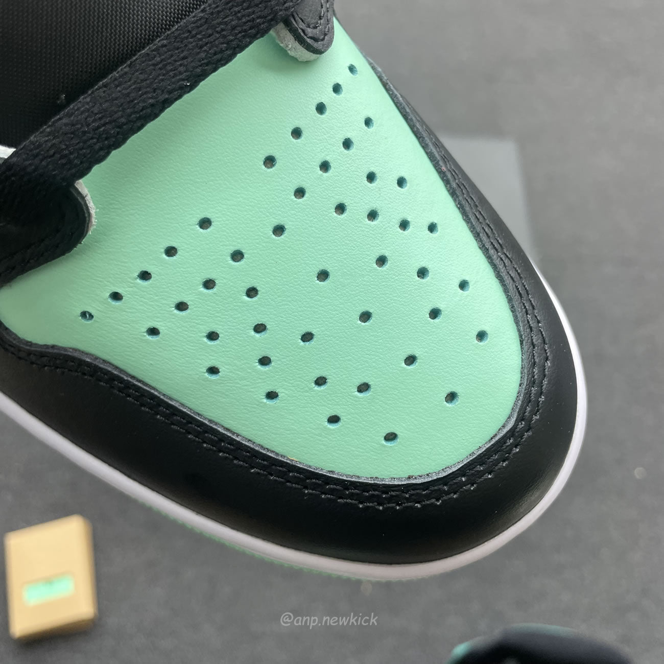 Air Jordan 1 Retro High OG Green Glow DZ5485-130