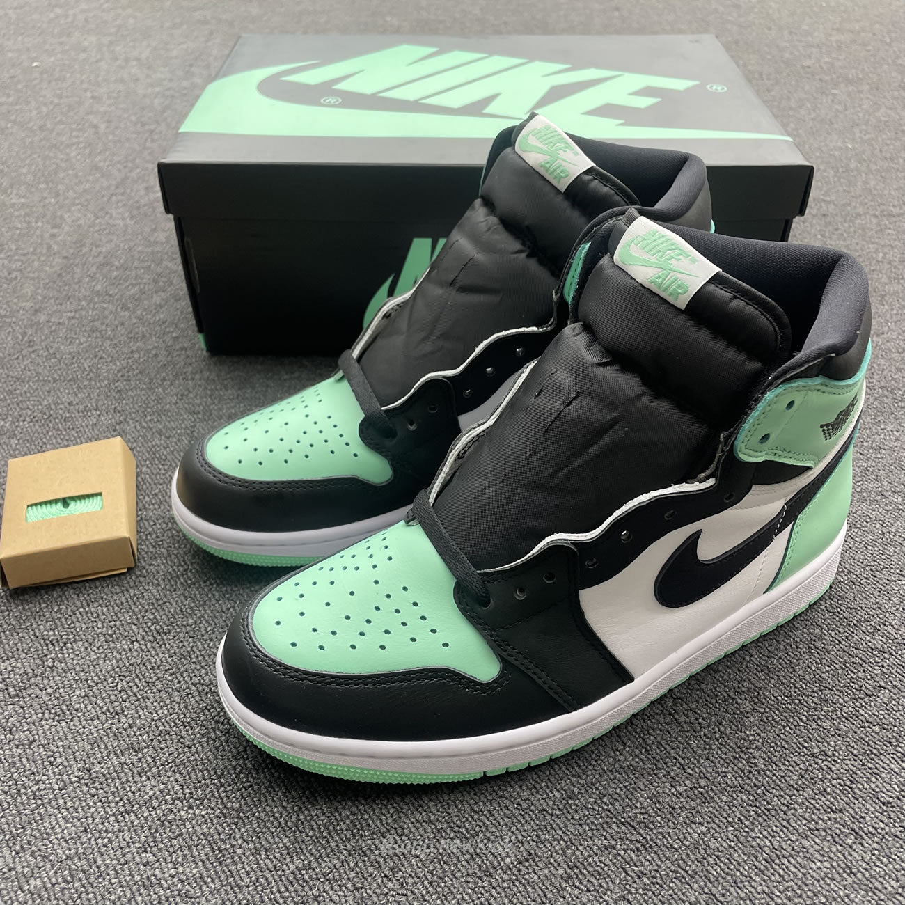 Air Jordan 1 Retro High OG Green Glow DZ5485-130