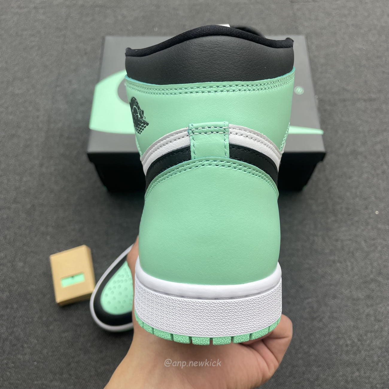 Air Jordan 1 Retro High OG Green Glow DZ5485-130