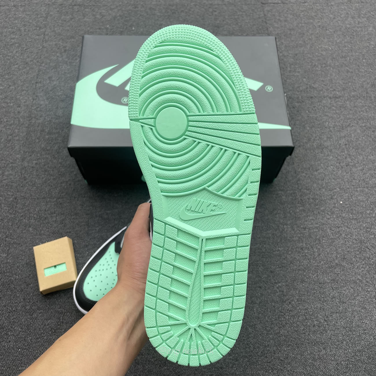 Air Jordan 1 Retro High OG Green Glow DZ5485-130