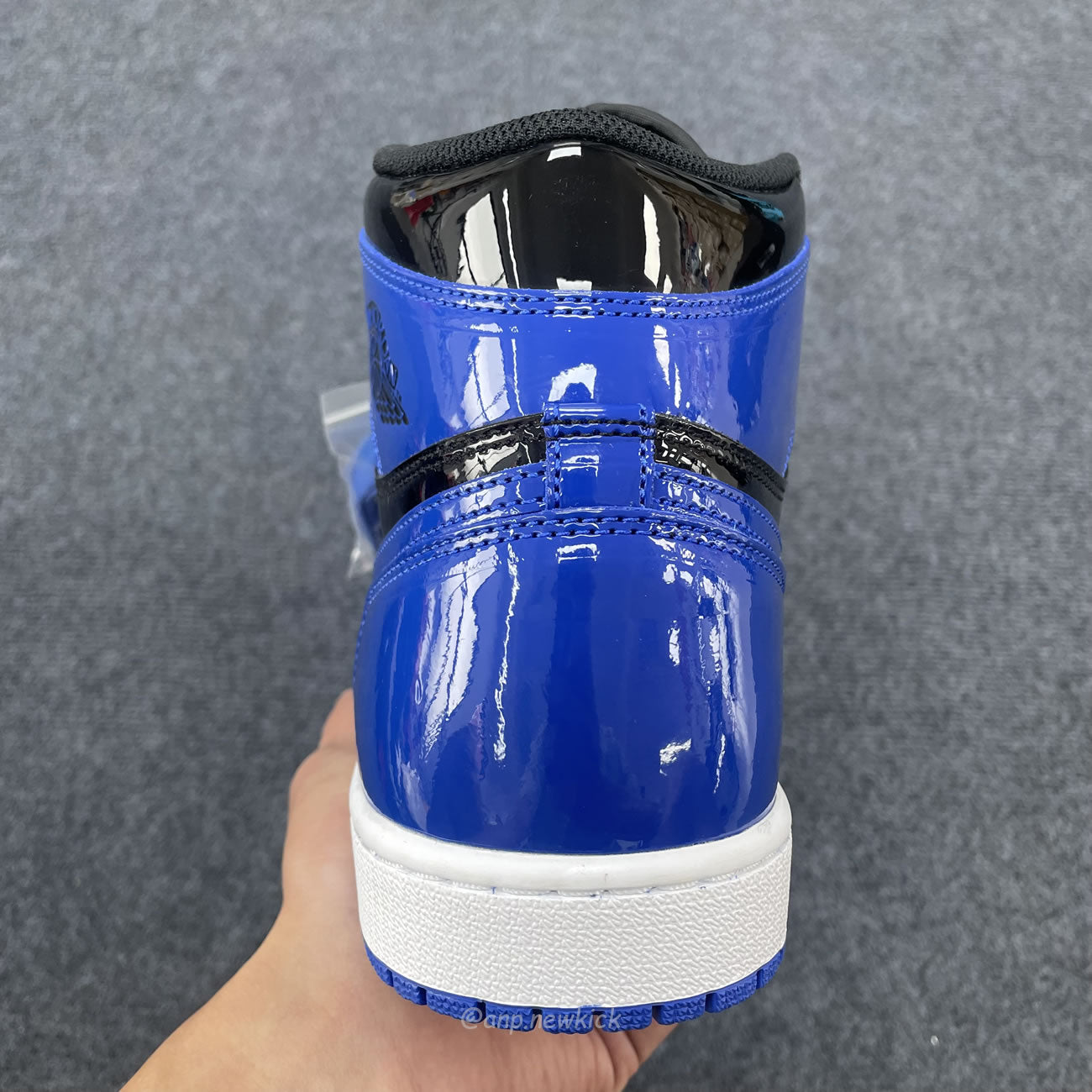 Air Jordan 1 Retro High OG Patent Royal 555088-404