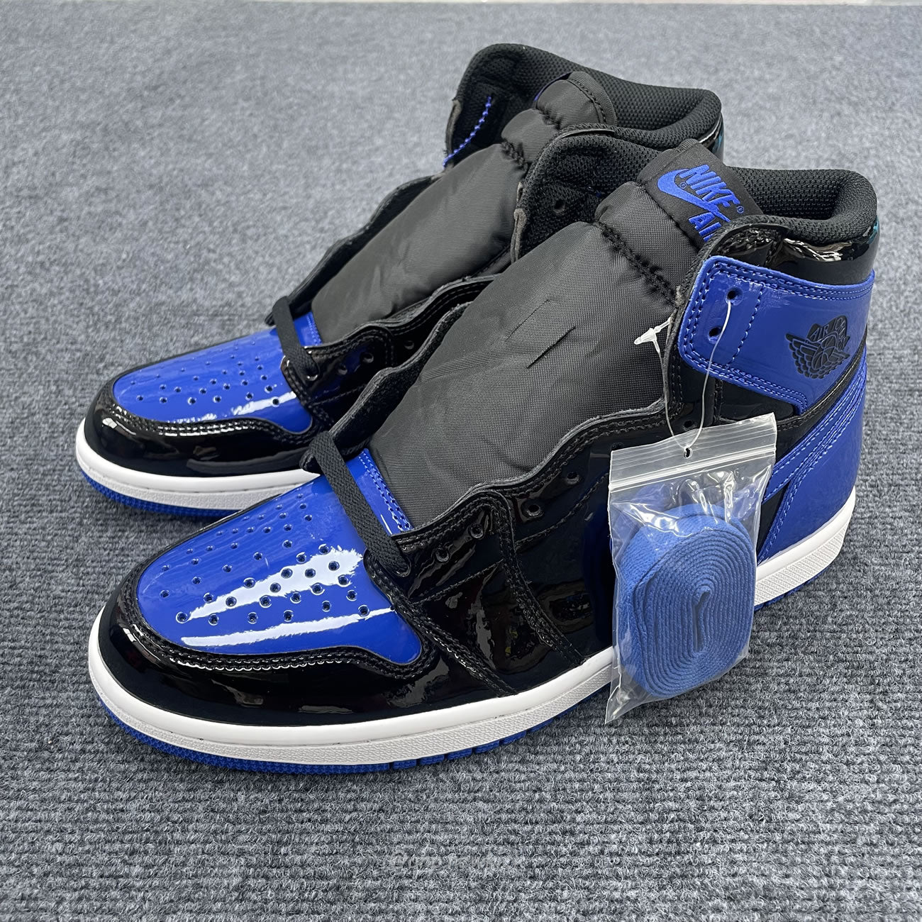 Air Jordan 1 Retro High OG Patent Royal 555088-404