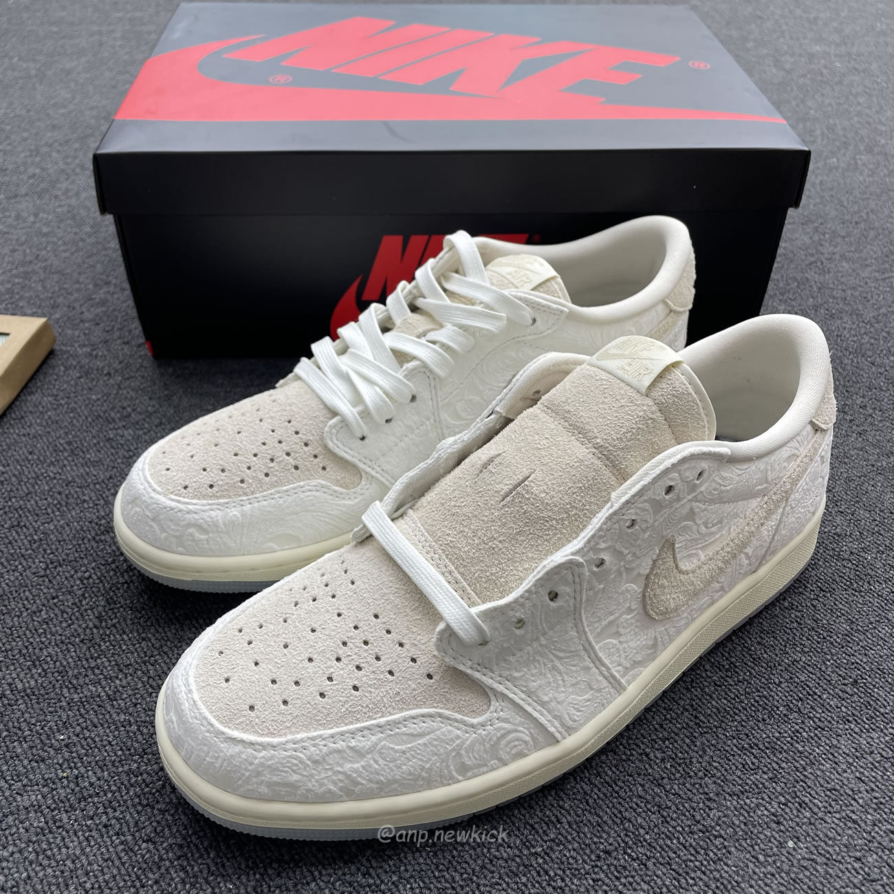 Air Jordan 1 Retro Low OG Chris Paul FZ0455-200
