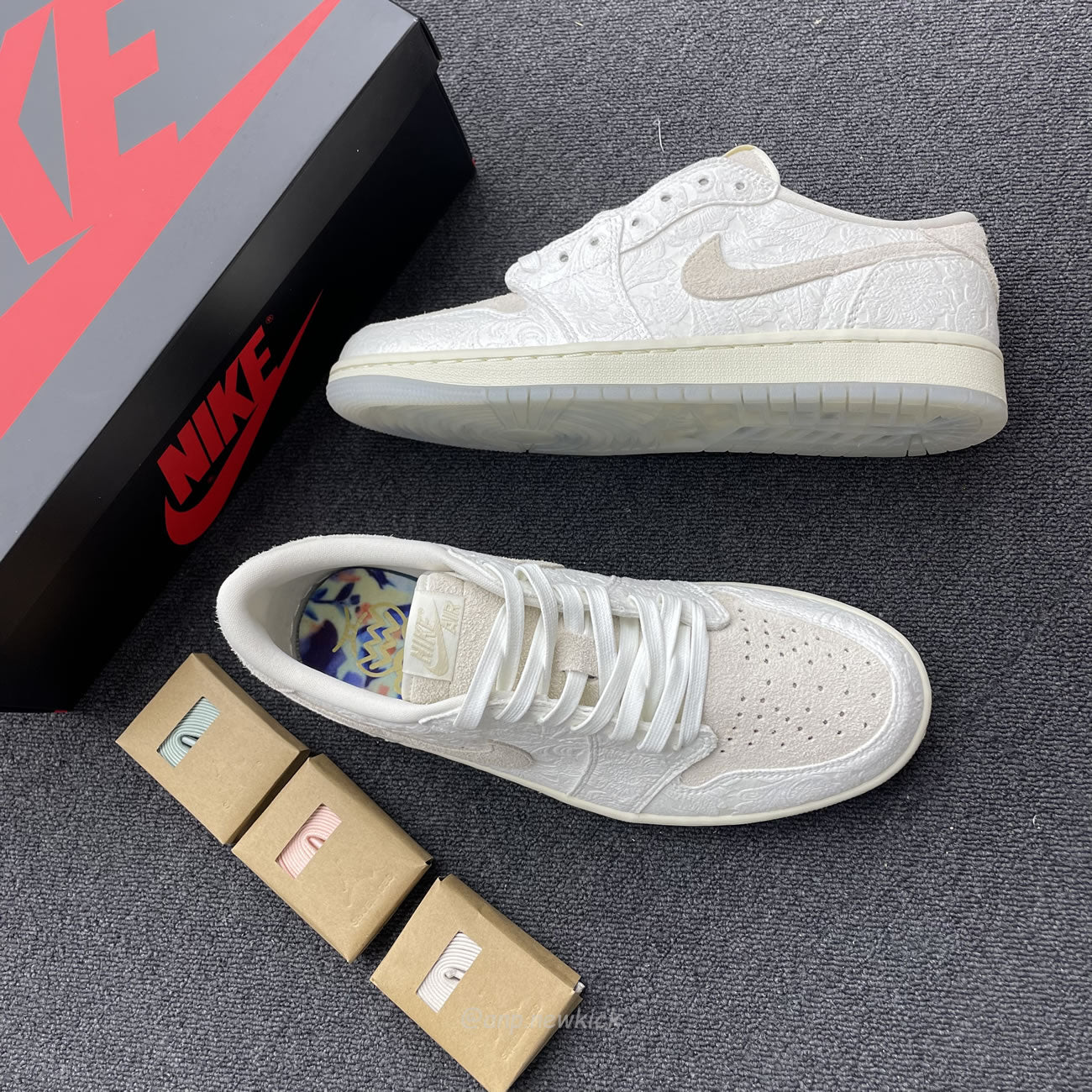 Air Jordan 1 Retro Low OG Chris Paul FZ0455-200