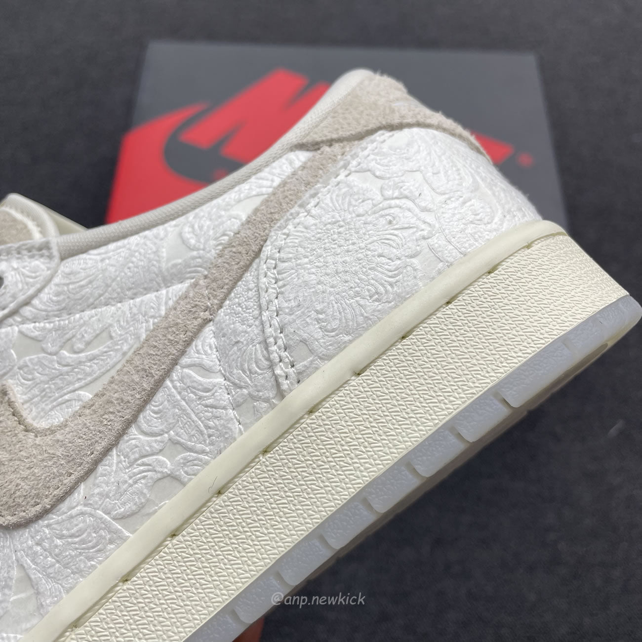 Air Jordan 1 Retro Low OG Chris Paul FZ0455-200