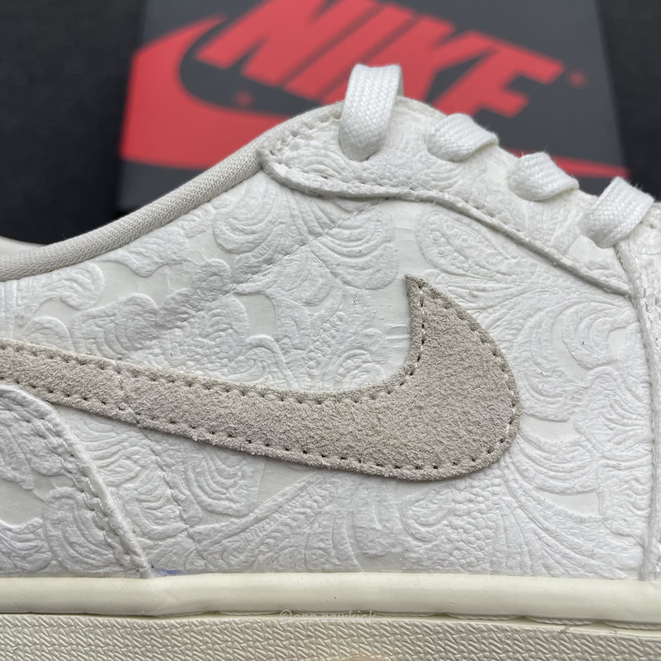 Air Jordan 1 Retro Low OG Chris Paul FZ0455-200