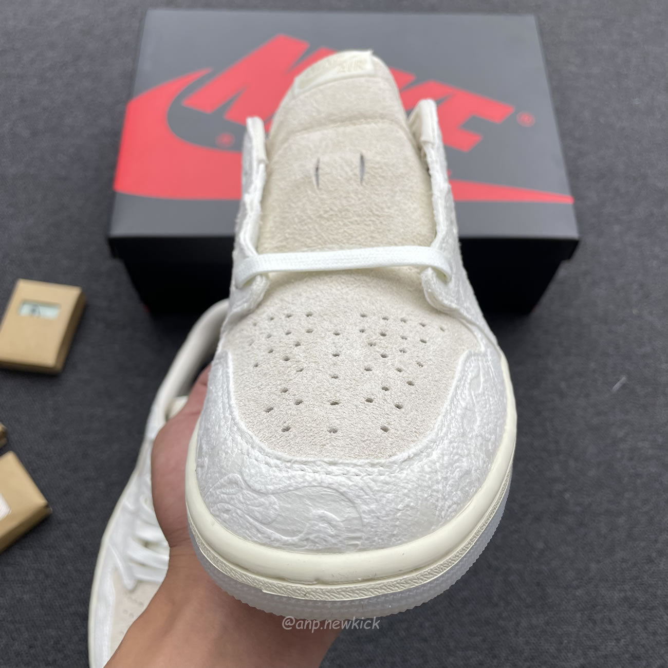 Air Jordan 1 Retro Low OG Chris Paul FZ0455-200