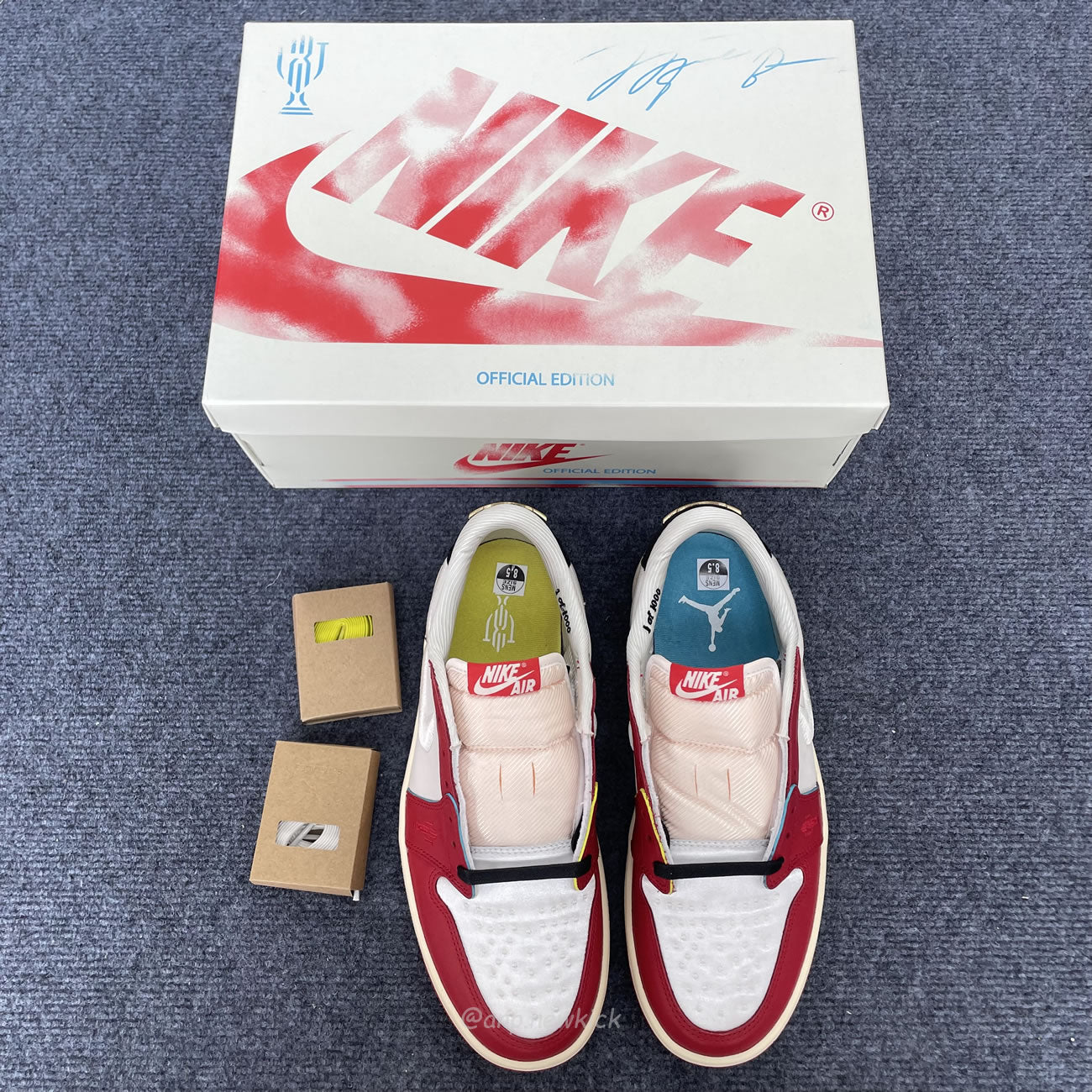 Air Jordan 1 Retro Low OG Trophy Room Rookie Card Home (Numbered) (with Numbered Trading Card) HV6157-100