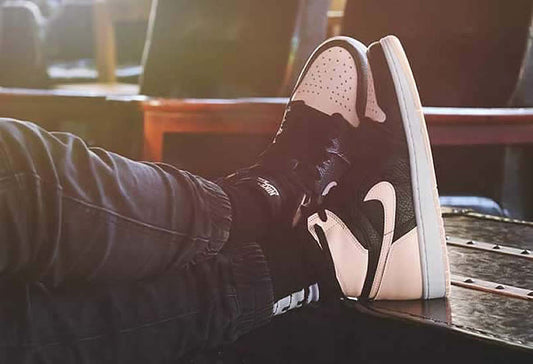Air Jordan 1 Crimson Tint Hyper Pink And Black 555088-081