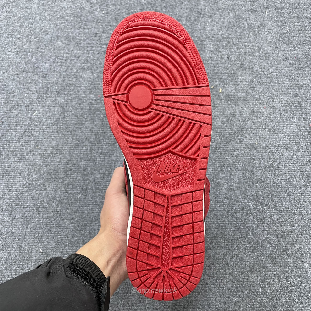 Air Jordan 1 'High '85' Bred 2025 HV6674-067