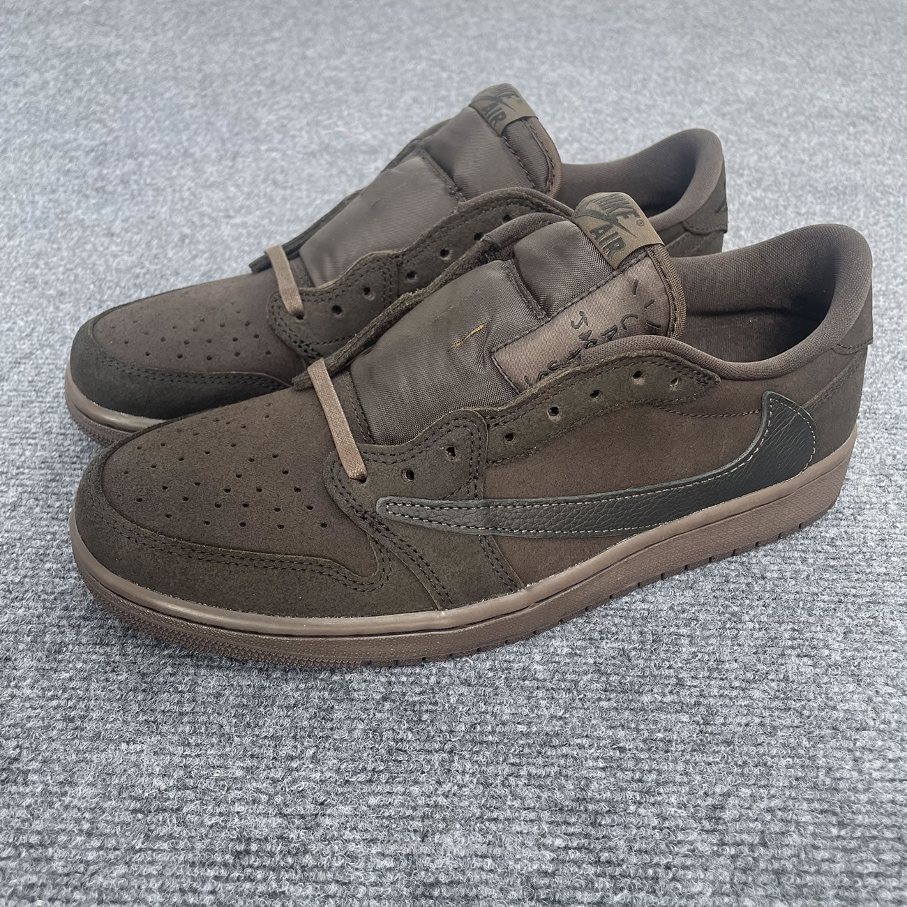 Travis Scott x Air Jordan 1 Low OG Velvet Brown DM7866-202
